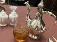 テーブルの上にある花瓶
AI 生成コンテンツは誤りを含む可能性があります。