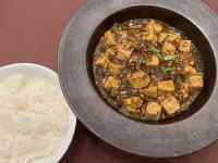 鍋の中の料理
AI 生成コンテンツは誤りを含む可能性があります。