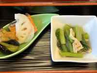 トレイの上にあるサラダ
AI 生成コンテンツは誤りを含む可能性があります。