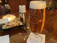 ビールの入ったグラス
AI 生成コンテンツは誤りを含む可能性があります。