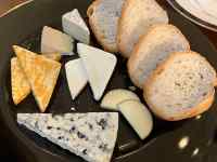 皿に盛られた食べ物
AI 生成コンテンツは誤りを含む可能性があります。