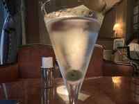 ガラスのコップに入った飲み物
AI 生成コンテンツは誤りを含む可能性があります。