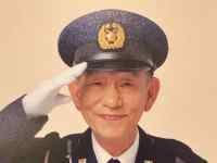 帽子をかぶっている男はスマイルしている
AI 生成コンテンツは誤りを含む可能性があります。