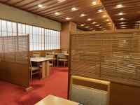 屋内, 天井, 建物, 窓 が含まれている画像
AI 生成コンテンツは誤りを含む可能性があります。