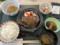 �e�[�u���̏�ɂ��邢���ȗ���

AI �����R���e���c�͌����܂މ\��������܂��B