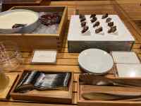 �e�[�u��, �f�X�N ���܂܂�Ă���摜

AI �����R���e���c�͌����܂މ\��������܂��B