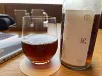 �e�[�u���̏�̈��ݕ����������O���X

AI �����R���e���c�͌����܂މ\��������܂��B