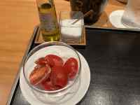 �e�[�u���̏�̐H�ו�

AI �����R���e���c�͌����܂މ\��������܂��B