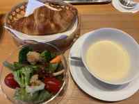 �M�̏�̐H���ƈ��ݕ�

AI �����R���e���c�͌����܂މ\��������܂��B