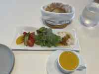 �M�̏�̐H�ו��ƈ��ݕ�

AI �����R���e���c�͌����܂މ\��������܂��B