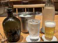 �r�[���r�ƃO���X

AI �����R���e���c�͌����܂މ\��������܂��B