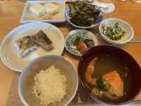 �e�[�u���̏�̗���

AI �����R���e���c�͌����܂މ\��������܂��B