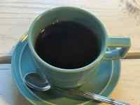 �e�[�u���̏�ɒu���ꂽ�R�[�q�[�J�b�v

AI �����R���e���c�͌����܂މ\��������܂��B