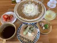 �e�[�u��, �M, �J�b�v, ���� ���܂܂�Ă���摜

AI �����R���e���c�͌����܂މ\��������܂��B