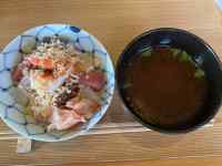 �ؐ��e�[�u���̏�ɂ���H�ו�

AI �����R���e���c�͌����܂މ\��������܂��B