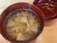 �{�E���̒��ɓ����Ă���X�[�v

AI �����R���e���c�͌����܂މ\��������܂��B