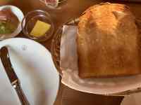 �H�i, �e�[�u��, �M, ���� ���܂܂�Ă���摜

AI �����R���e���c�͌����܂މ\��������܂��B