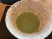 �J�b�v, �H�i, �R�[�q�[, �e�[�u�� ���܂܂�Ă���摜

AI �����R���e���c�͌����܂މ\��������܂��B