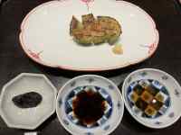 �M�̏�ɂ��邢���ȐH�ו�

AI �����R���e���c�͌����܂މ\��������܂��B