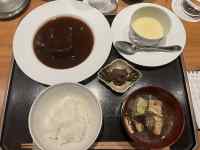 �e�[�u��, �M, �J�b�v, �R�[�q�[ ���܂܂�Ă���摜

AI �����R���e���c�͌����܂މ\��������܂��B