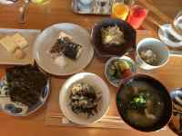 �e�[�u���̏�ɂ��邢���ȐH�ו�

AI �����R���e���c�͌����܂މ\��������܂��B