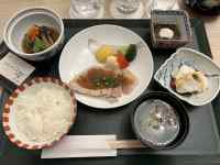 �e�[�u���ɒu���Ă���l�X�ȗ���

AI �����R���e���c�͌����܂މ\��������܂��B