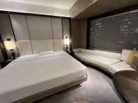 �����ɔ����Ă���x�b�h���[��

AI �����R���e���c�͌����܂މ\��������܂��B