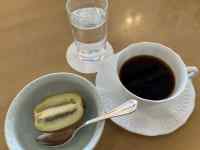 �M�̏�ɂ���R�[�q�[

AI �����R���e���c�͌����܂މ\��������܂��B