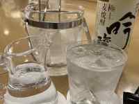 �e�[�u��, �J�b�v, ���K�l, �H�i ���܂܂�Ă���摜

AI �����R���e���c�͌����܂މ\��������܂��B