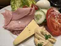 �M�̏�̐H�ו�

AI �����R���e���c�͌����܂މ\��������܂��B