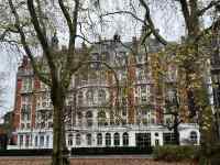 �����Ɩ؁X

AI �����R���e���c�͌����܂މ\��������܂��B