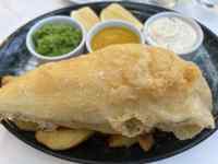 �M�̏�ɂ���T���h�C�b�`

AI �����R���e���c�͌����܂މ\��������܂��B