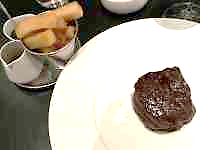 �M, ����, �e�[�u��, �H�i ���܂܂�Ă���摜

AI �����R���e���c�͌����܂މ\��������܂��B