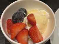 �{�E���̒��ɓ����Ă���H�ו�

AI �����R���e���c�͌����܂މ\��������܂��B