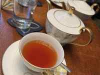 �e�[�u���̏�ɂ���X�[�v

AI �����R���e���c�͌����܂މ\��������܂��B