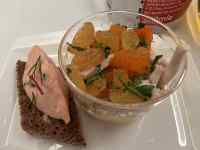 �K���X�̃{�E���ɓ������T���_

AI �����R���e���c�͌����܂މ\��������܂��B