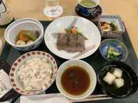 �e�[�u���ɒu���Ă���l�X�ȗ���

AI �����R���e���c�͌����܂މ\��������܂��B