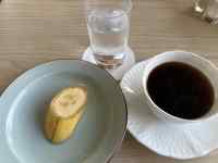 �e�[�u���̏�ɂ���R�[�q�[

AI �����R���e���c�͌����܂މ\��������܂��B