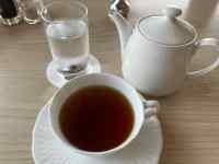 �e�[�u���̏�ɒu���ꂽ�R�[�q�[�J�b�v

AI �����R���e���c�͌����܂މ\��������܂��B