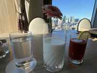 �e�[�u��, �J�b�v, ��, �H�i ���܂܂�Ă���摜

AI �����R���e���c�͌����܂މ\��������܂��B