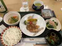 �e�[�u���̏�ɂ��邢���ȗ���

AI �����R���e���c�͌����܂މ\��������܂��B