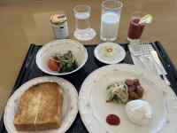 �e�[�u���̏�ɂ��邢���ȐH�ו�

AI �����R���e���c�͌����܂މ\��������܂��B