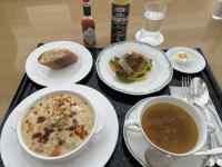 �e�[�u���̏�ɂ���X�[�v

AI �����R���e���c�͌����܂މ\��������܂��B