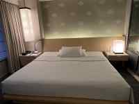 �����ɔ����Ă���x�b�h���[��

AI �����R���e���c�͌����܂މ\��������܂��B