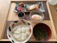 �e�[�u���̏�ɂ��邢���ȐH�ו�

AI �����R���e���c�͌����܂މ\��������܂��B