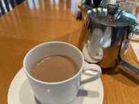 �e�[�u���̏�ɂ���R�[�q�[

AI �����R���e���c�͌����܂މ\��������܂��B