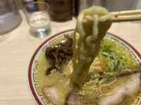 �M�̏�ɂ���X�[�v

AI �����R���e���c�͌����܂މ\��������܂��B