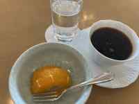 �J�b�v, �e�[�u��, �H�i, �R�[�q�[ ���܂܂�Ă���摜

AI �����R���e���c�͌����܂މ\��������܂��B