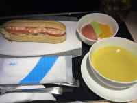 �g���C�̏�̐H�ו�

AI �����R���e���c�͌����܂މ\��������܂��B