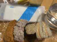 �H�i, �e�[�u��, �P�[�L, �T���h�C�b�` ���܂܂�Ă���摜

AI �����R���e���c�͌����܂މ\��������܂��B